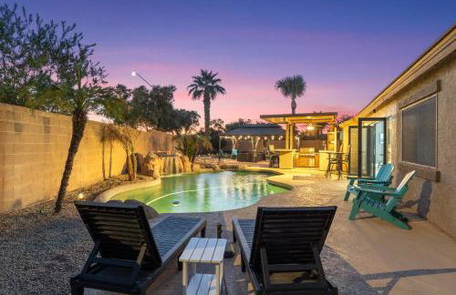 Swim, Golf, Grill and Chill! Surprise Group Getaway - Foto 24