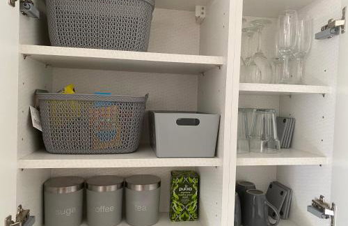 Modern Spacious 1 Bed Apartment with Free Parking in Trendy Inner London Suburb 15 mins walk to Victoria Line Underground then 20 mins to Oxford Street "West End of London" or 10 mins walk to Overground and 10 mins to London Liverpool St "City of London" - Foto 61