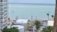 Apartamento na praia de ponta verde com piscina e área de lazer - Foto 2
