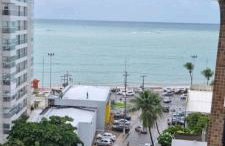 Apartamento na praia de ponta verde com piscina e área de lazer - Foto 2