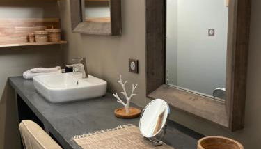 La Longère de Chillac campagne chic jacuzzi - Foto 3, towels, Shower