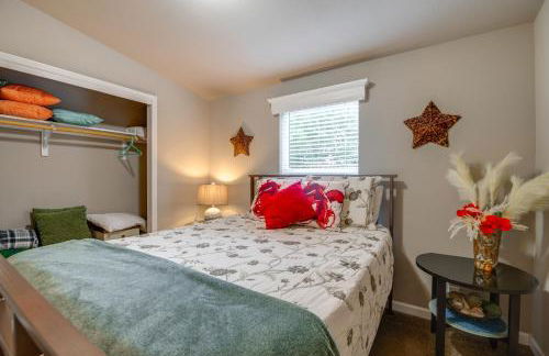 Ocean Shores Retreat with Porch and Canal Views! - Foto 18