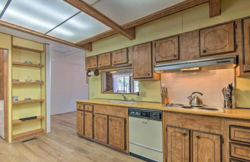 Hatch Retreat with Deck, Grill and Creek Access! - Photo 7