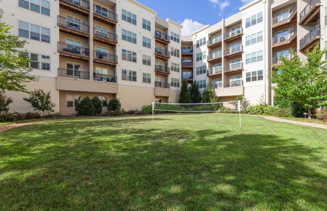 Stylish 1 BR Apartment w Movie Theater - Photo 8