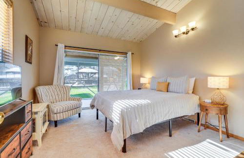 Clear Lake Gem on Canal with Dock Dogs Welcome! - Foto 14