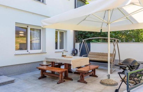 1 Bedroom Nice Home In Lukezi - Foto 11