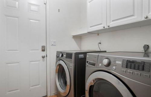 Sunkissed Private Pool 3BR Oasis w Outdoor Lounge - Foto 32