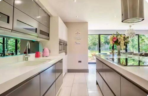 Luxury 5 Bed All En-Suite Cinema Room - Foto 36