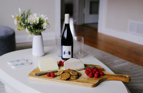 Fitness Pad, Stylish 2BR with Gym in Chicago - Photo 38