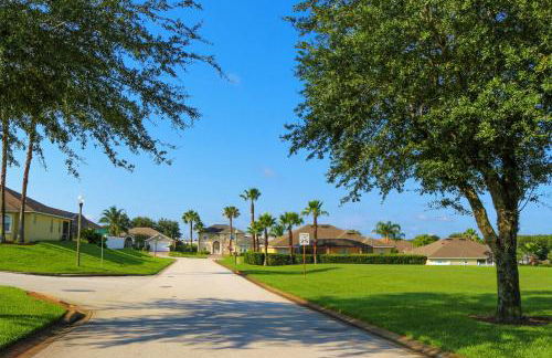 Ultimate Family Escape Near Disney - Sparkling Pool, Hot Tub & Epic Private Movie Room - Foto 18