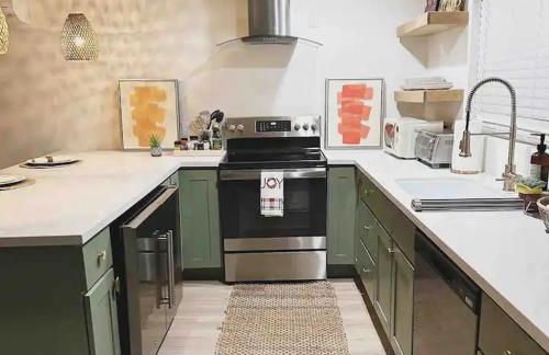 Serene Modern Home Backdoor with great WiFi, games, movies, patio seating and bbq Easy Access to North Joshua Tree National Park in 10 minutes - Foto 53