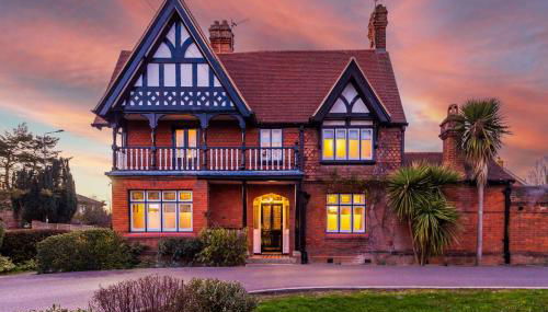 Unique 4 Bed Home in The Windsor Tapestries by Casa by Grace - Sleeps 7-9, Private Hot Tub Hire, Free Parking, Dog Friendly, Legoland, Windsor Castle - Foto 5