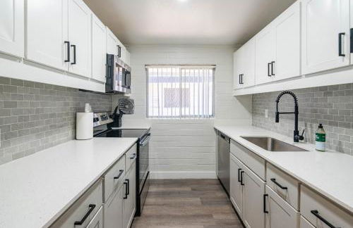 Spacious 2 Bedroom, 2 Bath, Pool, Free Parking, Gym - Foto 32