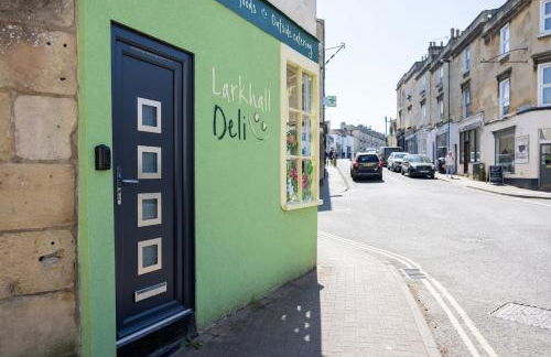 Larkhall Retreat- Village Centre, Parking, 4K TVs, 10mins To City Centre - Photo 8