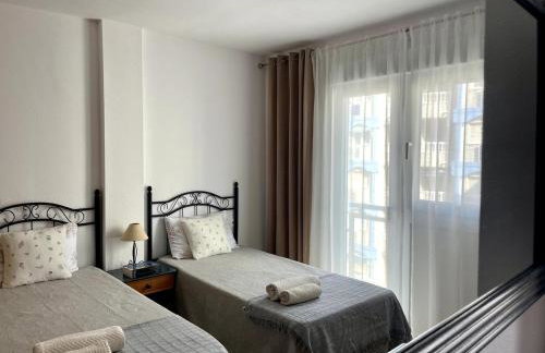 Beachfront apartment, sea view, pool, close to bars and restaurants - Photo 6
