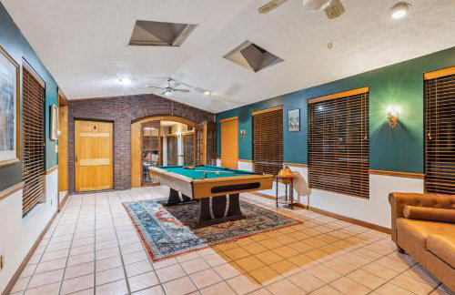 Steps to Edgewater - Sleeps 14 - Fun Game Room Retreat - Foto 27