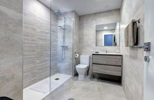 Stylish Penthouse Duplex at Matchroom Country Club - Photo 6