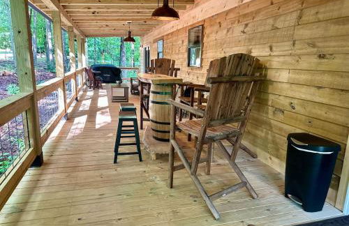 Laurelwood Luxury Cabin Hot Tub - Photo 43