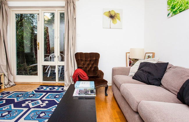 Charming Peaceful 2 Bed with Parking and Garden - Photo 7