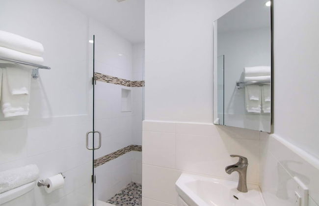 La Casa Blanca Minutes From the Beach! - Foto 17