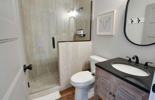 Gorgeous Cabin Great for Groups or Families with Jacuzzi, Fire Pit and Views in Alabama - Foto 16