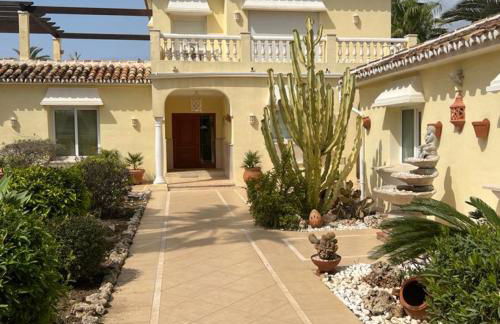 Beautiful villa 2 steps from the BEACH - Photo 3