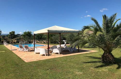 Casa San Pietro, restored farmhouse with pool - Foto 1