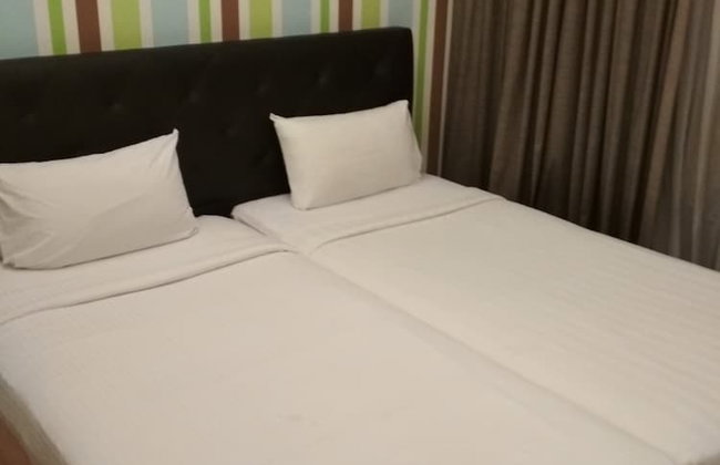 Queens Service Suite at Swiss Garden Residences - Photo 10