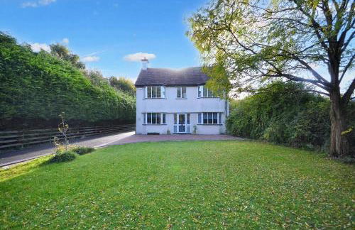 Spacious Cotswolds House Garden with Hot Tub - Foto 1