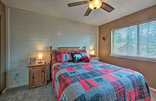 Near Woodland Lake Park Cabin with Serene Deck! - Foto 21