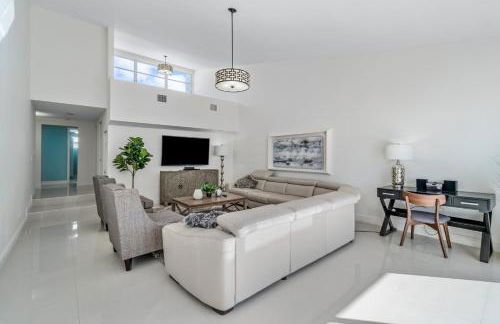 Beach Lux - Heated Pool with Infinity Spa, Cabana, BBQ, Golden Tee - Walk to Beach - by Maven Vacation Rentals - Foto 12