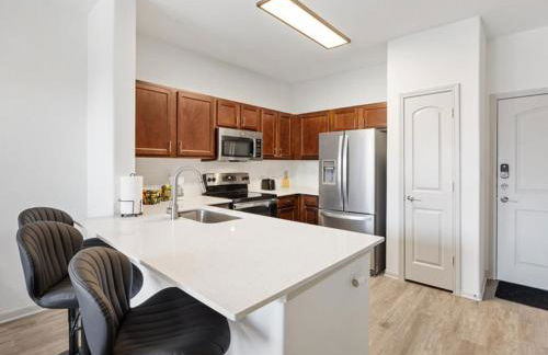 Luxury & Vibrant stay in Frisco with pool & gym - Foto 10