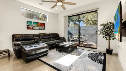 3BR 3BA Heart of SoCo, Private Deck Steps to Shops by Austin Vacay - Foto 5