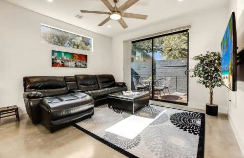 3BR 3BA Heart of SoCo, Private Deck Steps to Shops by Austin Vacay - Foto 5