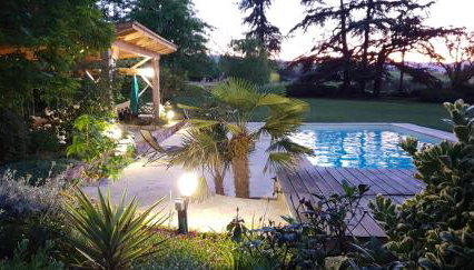 Séjour élégance et bien-être au CHATEAU de GRANDMONT - piscine et parc arboré au coeur du vignoble du Beaujolais - Foto 3, Garden