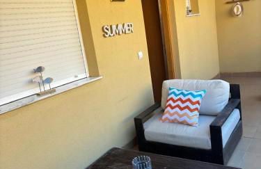 Bajo con jardín a pie de playa y piscina comunitaria con jacuzzi - Foto 33