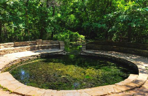 Cozy Oklahoma Retreat with Patio, Fire Pit and Grill! - Foto 29