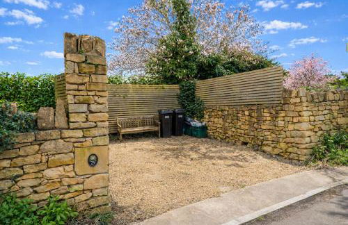 Heron Stays Bath- Boutique Period Group Properties, Parking for 4 Cars, Just 3 Miles to Bath Central, Sleeps 14 - Photo 5