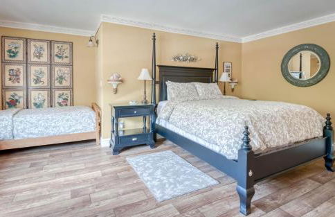 Bayfront History - Anchor Pier Lodge - Photo 15