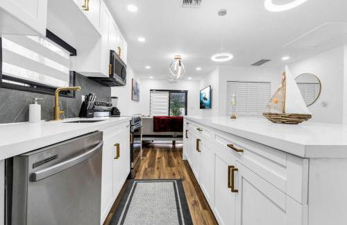 Modern Home with large private yard - Next to downtown & beach & airport - Pet friendly - Foto 24