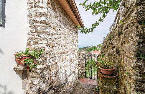 2 Bedroom Beautiful Apartment In Laureana Cilento - Photo 11