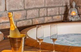 Jacuzzi - Flexible SelfCheckIns 20 - Zagreb - Luxury - Garage - Smart - Brand New - Apartments Repinc - Foto 21