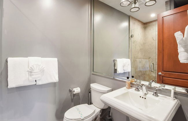 Luxury Mountain Chalet Deck w/ BBQ & Lake Views - Photo 21