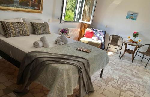 King size bed, Terra relaxa, Vista al mar, near Achilleio - Foto 9