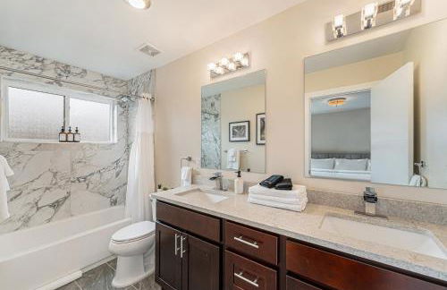 Walk to Broncos Stadium Hot tub & Rooftop - Foto 28