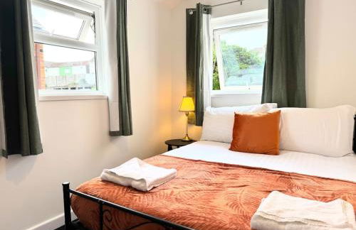 Entire 5 Bed New Home - Southampton Centre - 4BDRM - Foto 18