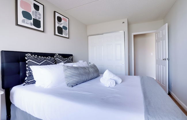 Modern Pentagon City Retreat - Photo 19