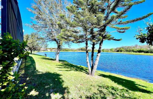 Lovely Lakeside 4-Bed Pool Home at Villa Sol-3125 - Foto 35