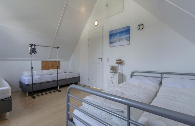 Beautifully Situated Luxury Villa on the Water - Foto 13