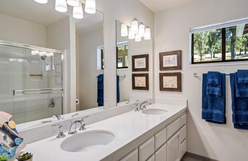 Lakefront Villa with 180 degree view private dock and boats - Foto 53